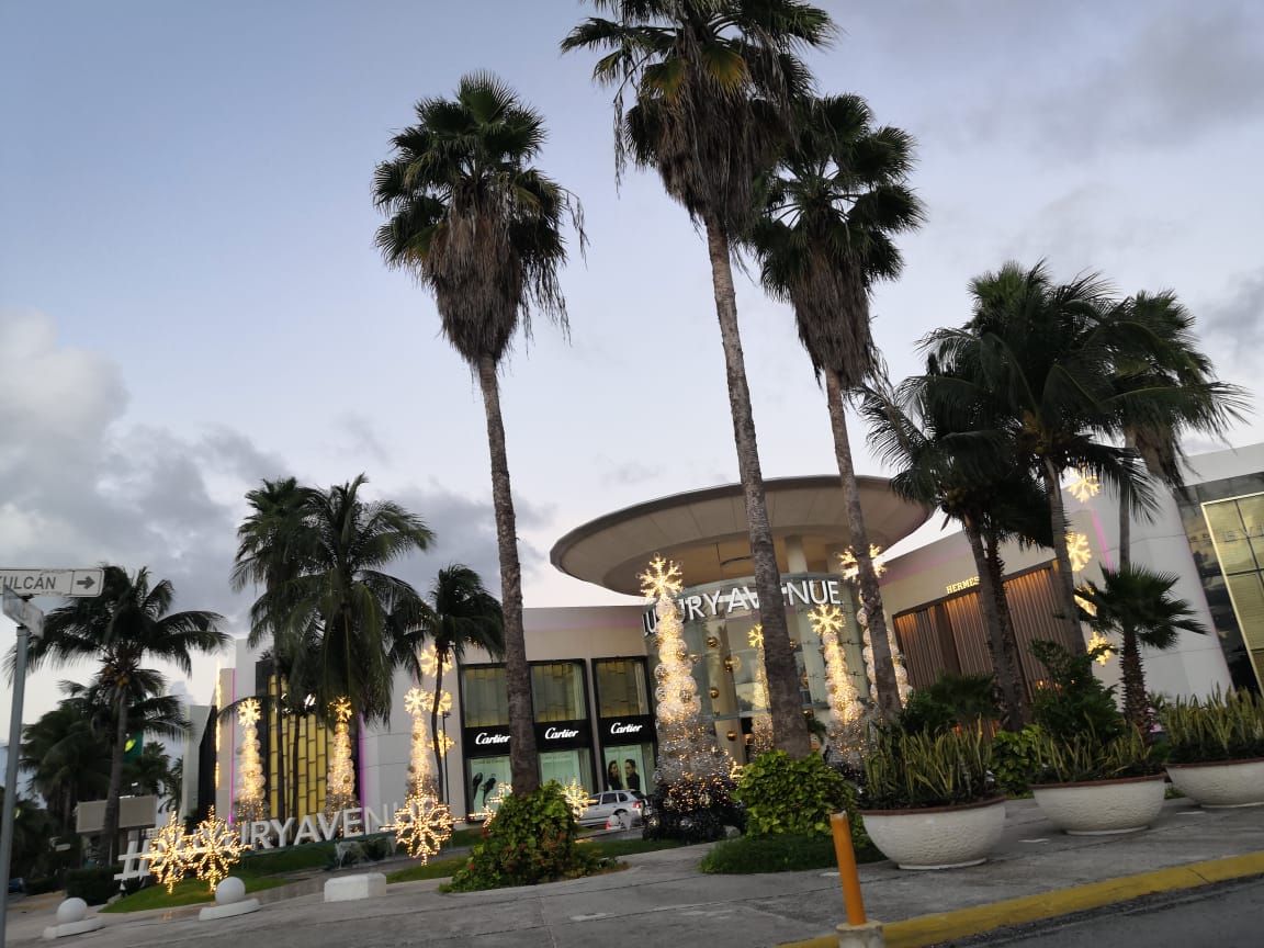 luxury avenue en plaza Kukulcán