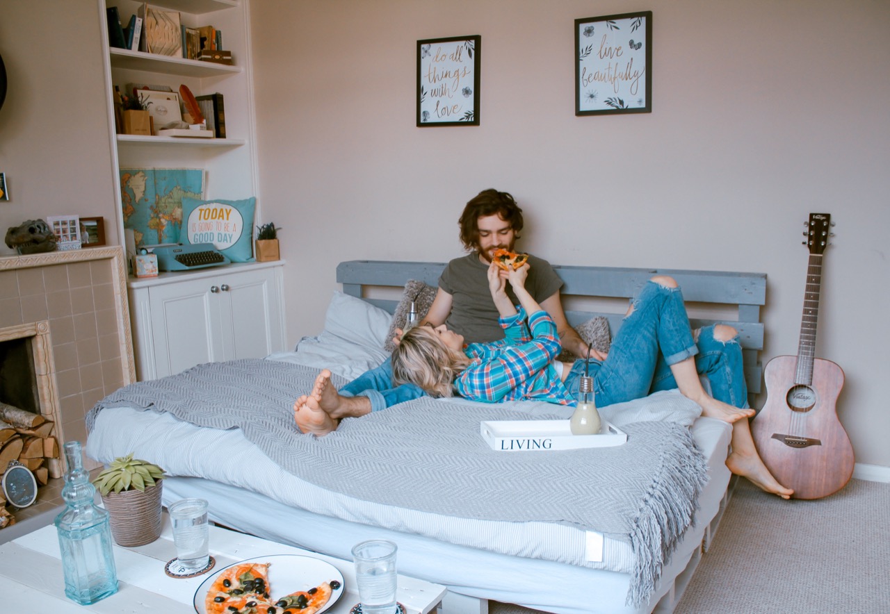 pareja en casa