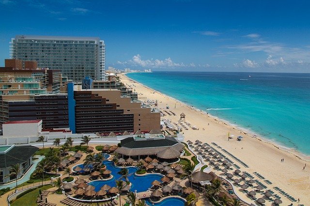 sargazo en las playas de Cancún