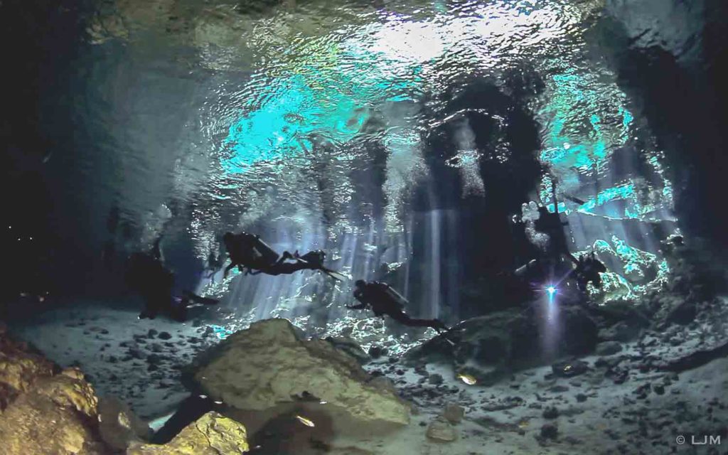 Cenote dos ojos-1