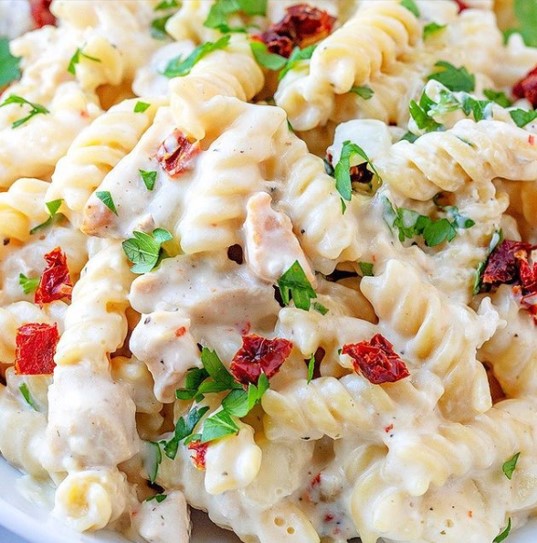 pasta de pollo con crema italiana