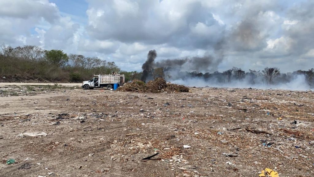 Registra Cancún incendio en antiguo relleno sanitario (FOTOS)