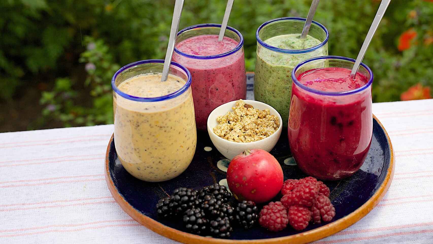 Smoothies refrescantes con frutas naturales