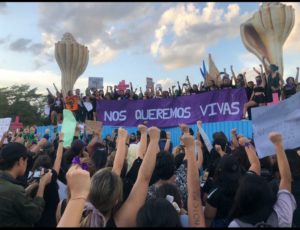 Feministas Cancún morado feminista