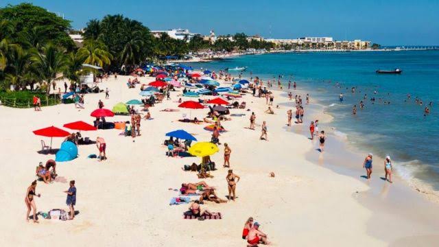 Por qué los turistas pasan tiempo en playas de Cancún
