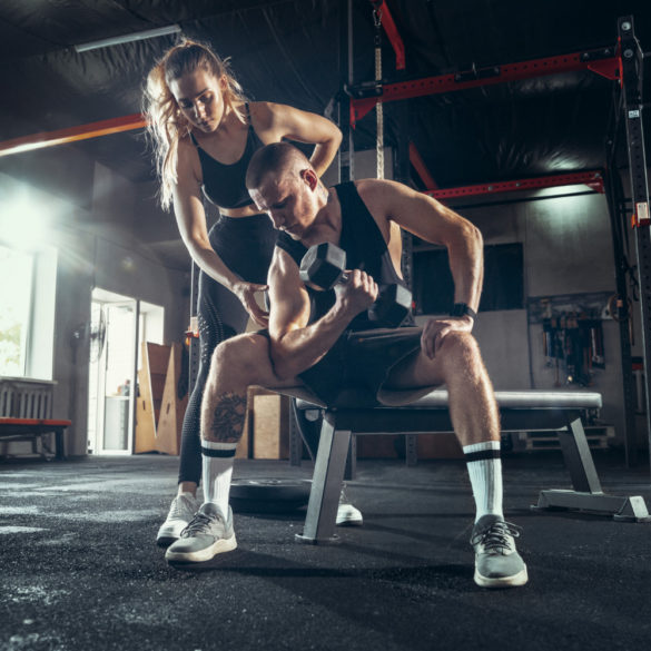 pareja en gimnasio