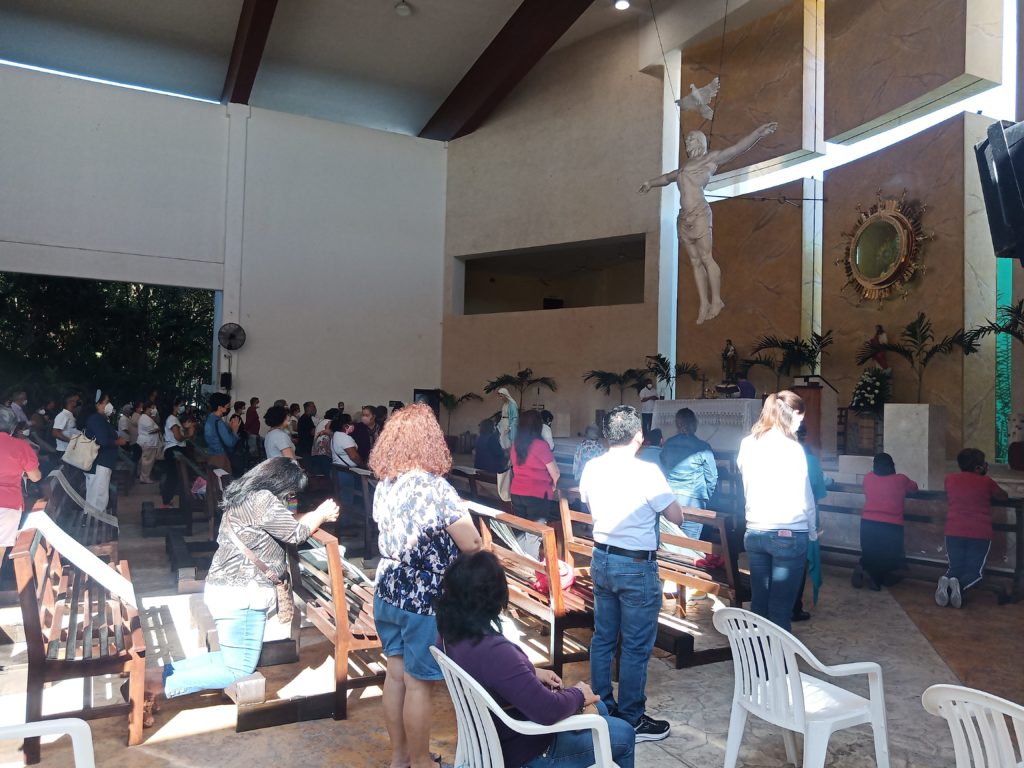 Misa de las 9:00 AM en la parroquia Virgen de San Juan