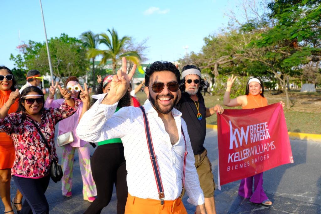 Desfile de los Cancunenses