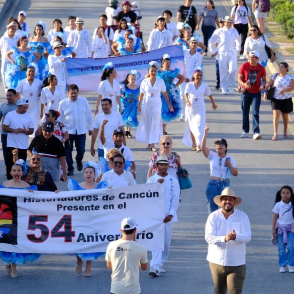 Desfile de los Cancunenses