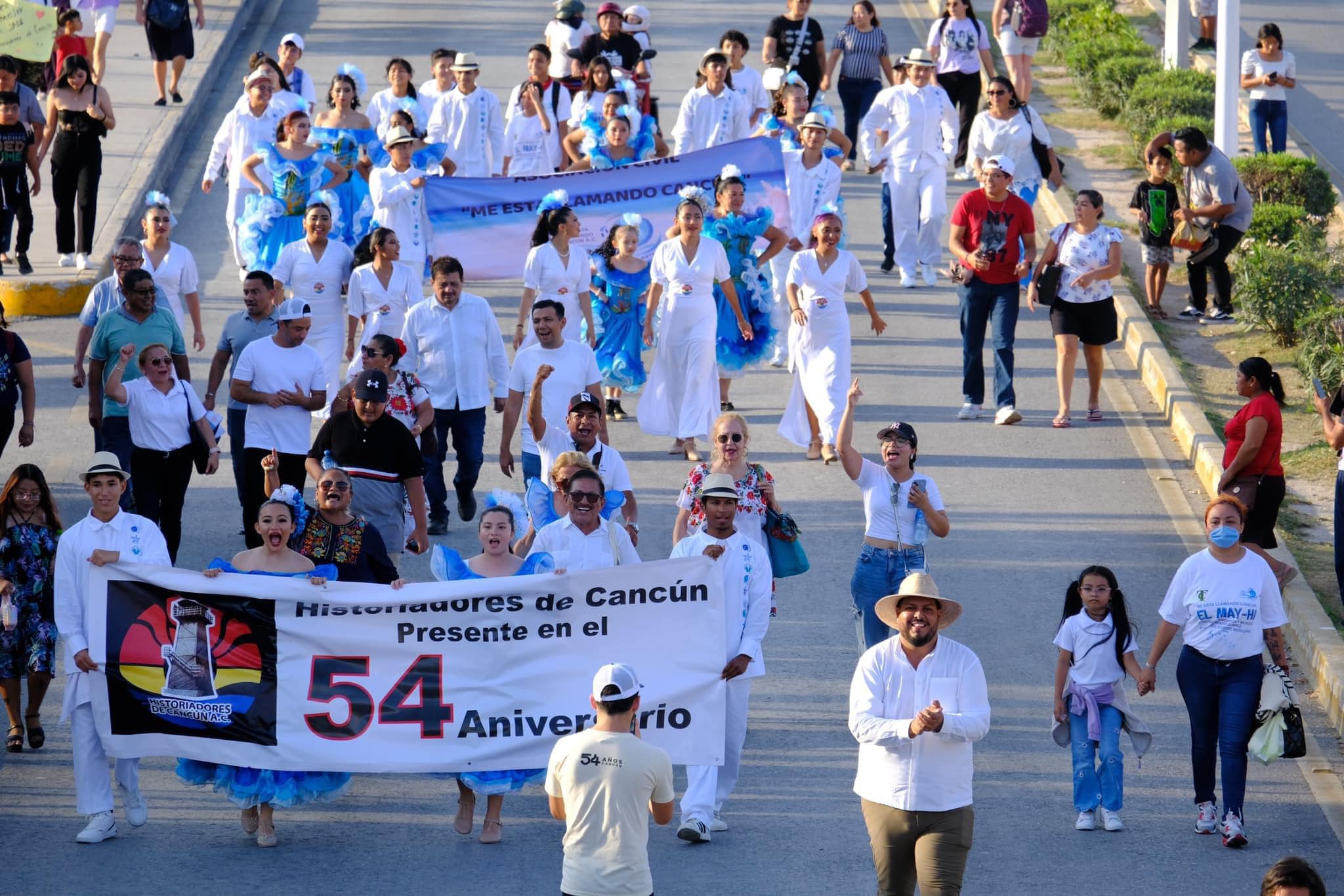 Desfile de los Cancunenses